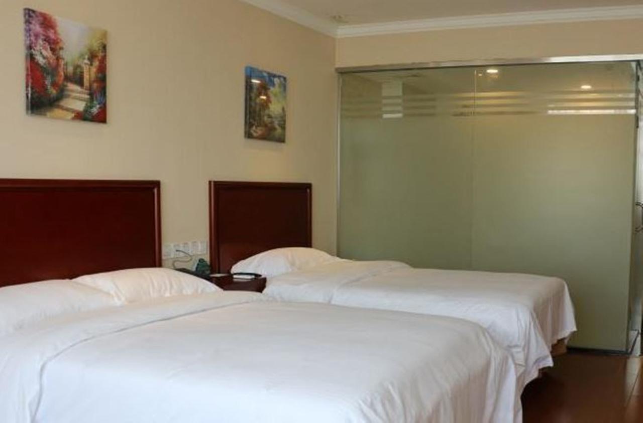 Greentree Inn Chongqing North Railway Station Express Hotel Dış mekan fotoğraf